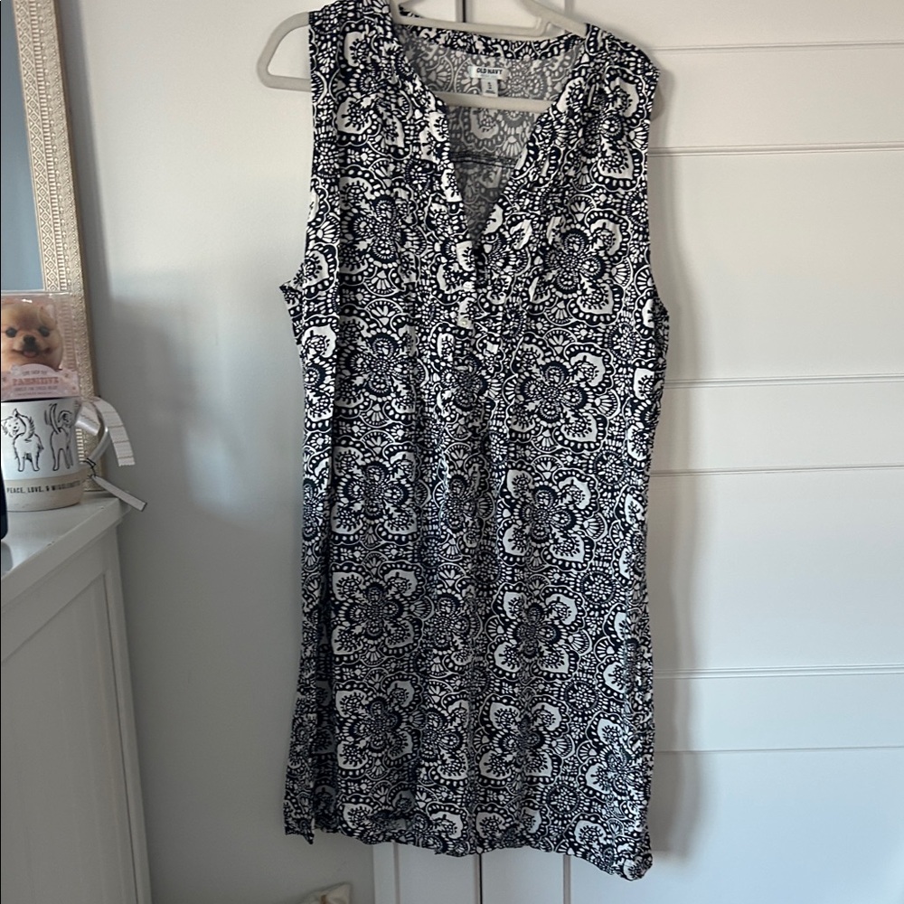Old Navy Navy and White Patterned dress - V neck button placket XL rayon